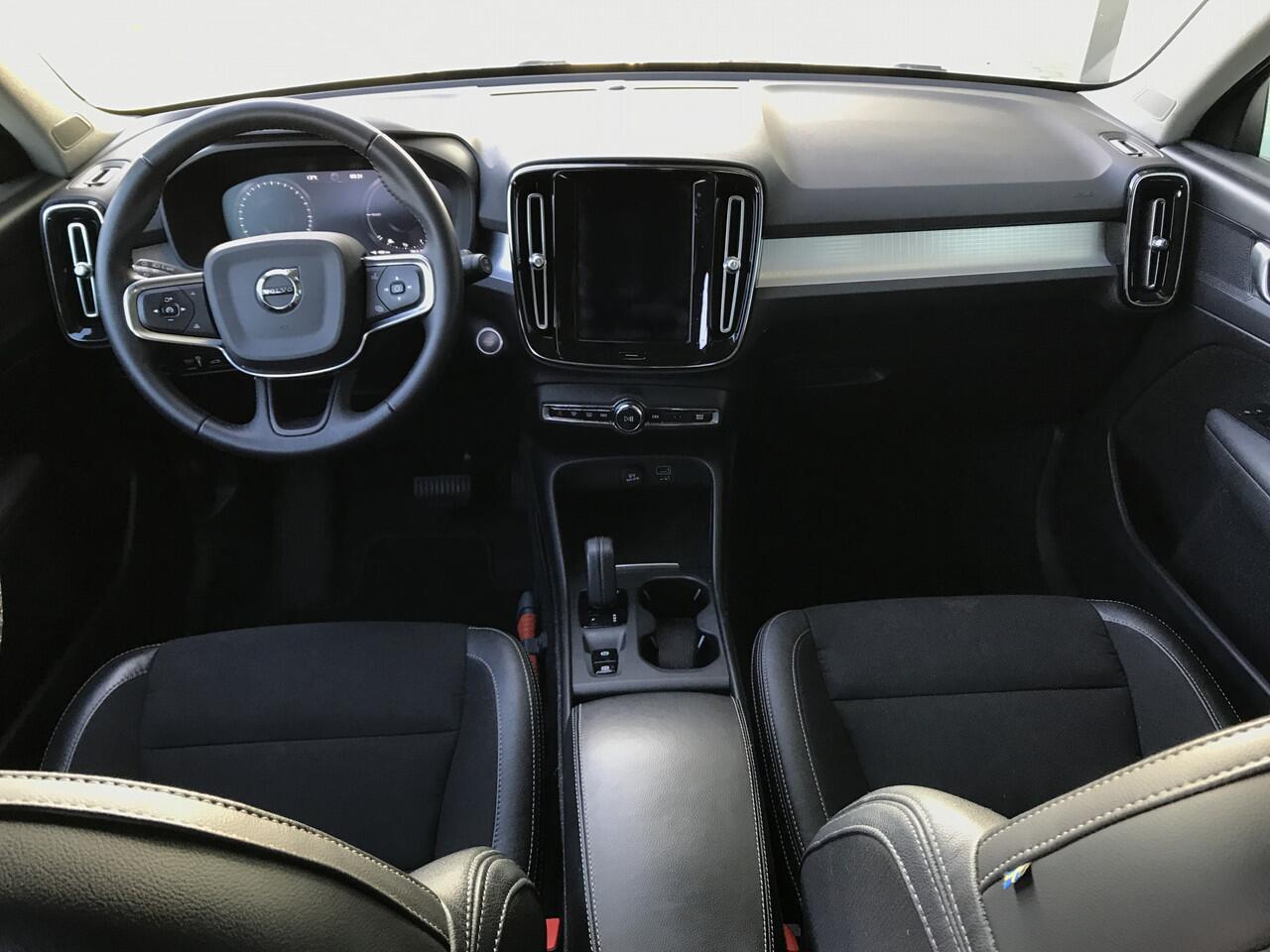 Volvo XC40 1.5 T5 Twin Engine Momentum Pro Automaat | Rijklaar incl 12 mnd Bovag | Roofrails Automatisch dimmende spiegels Carplay