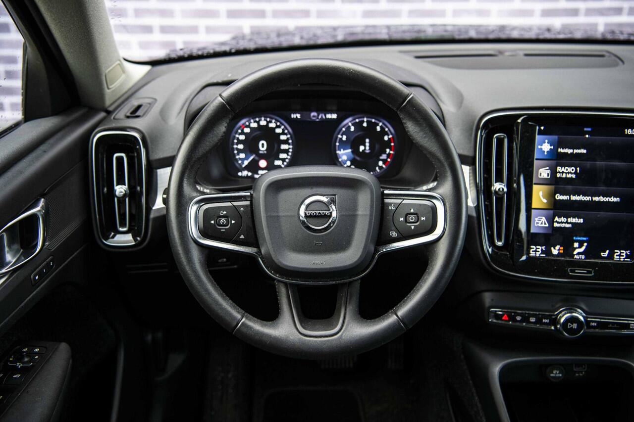 Volvo XC40 1.5 T2 Business Pro | Power Seats | Stoel en Stuurverwarming | Adaptieve Cruise Control | Dode Hoek Detectie | Parkeer Camera |