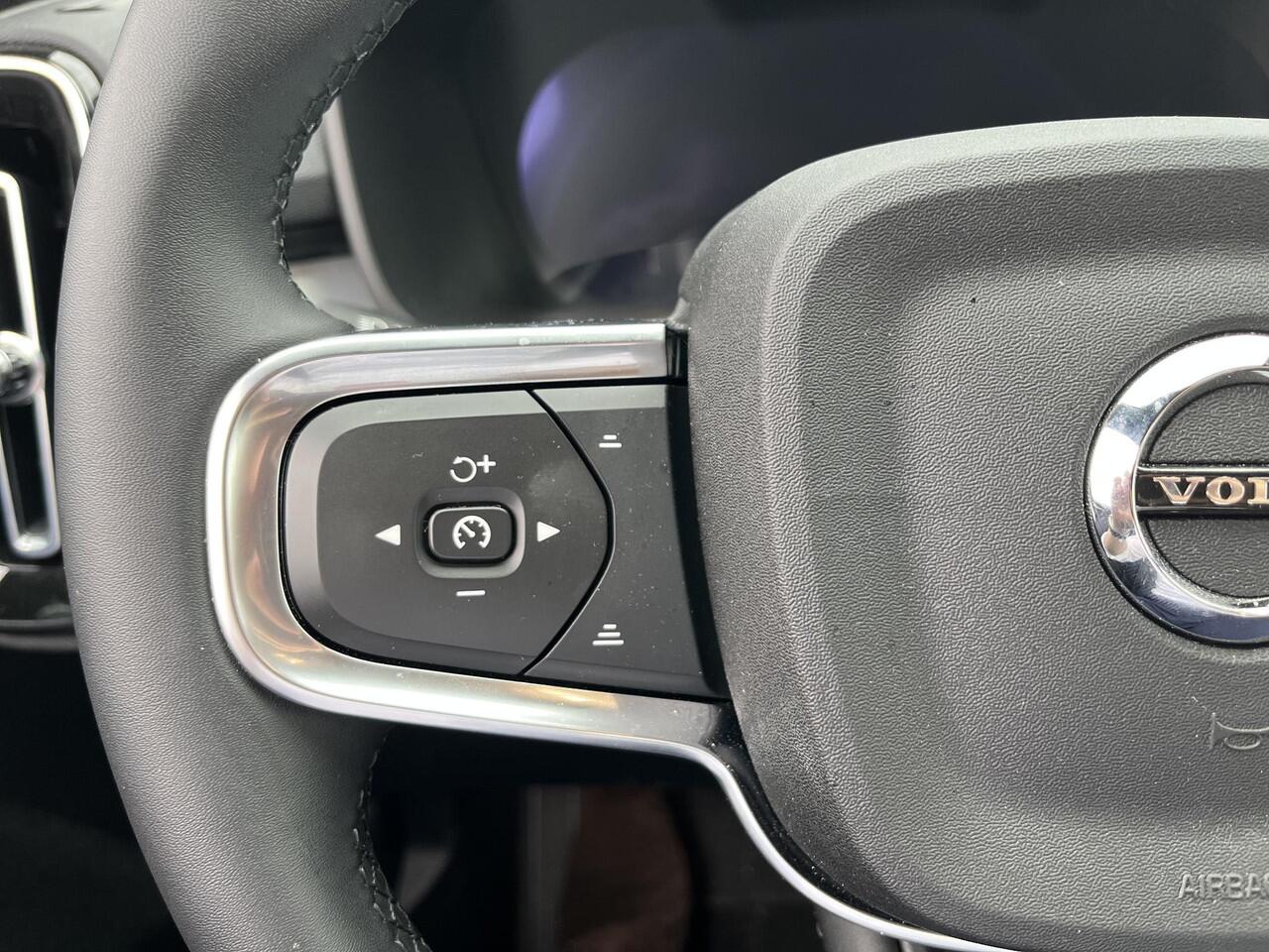 Volvo XC40 B4 Plus Dark | Harman/Kardon | Memoryseats | Keyless Entry | Trekhaak |