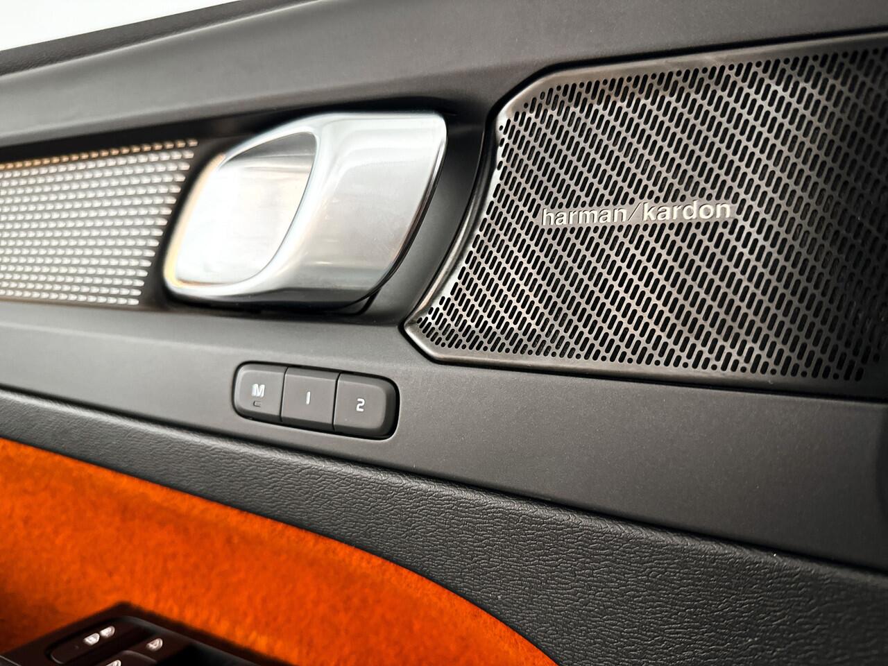 Volvo XC40 Recharge P8 AWD R-Design | Panoramadak | 360° camera | Harman Kardon | Stoel- en Stuurverwarming