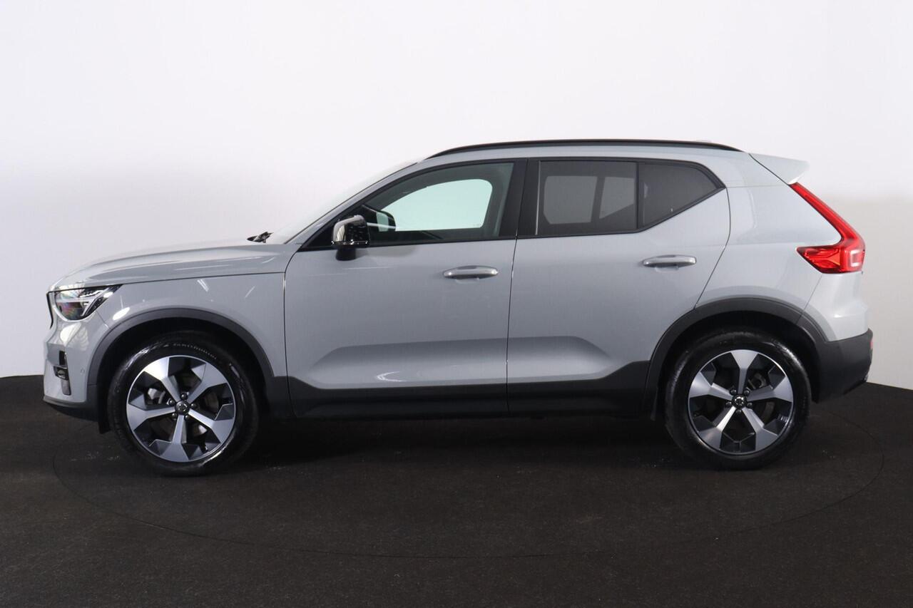 Volvo XC40 B3 Plus Dark - IntelliSafe Assist & Surround - 360º Camera - Harman/Kardon audio - Verwarmde voorstoelen & stuur - Parkeersensoren voor & achter - Elektr. bedienb. voorstoelen met geheugen links - Draadloze tel. lader - Extra getint glas - 19' LMV