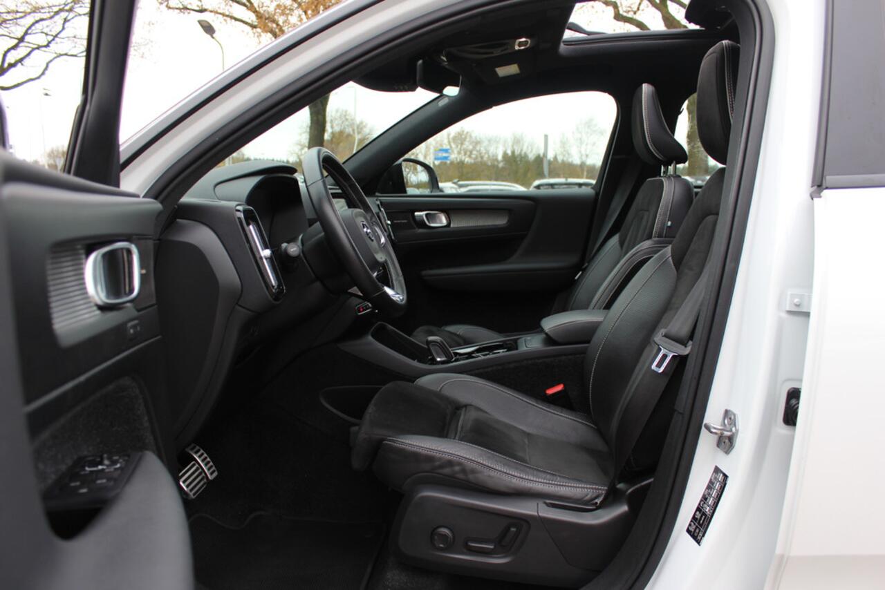 Volvo XC40 Recharge P8 AWD R-Design / SoH 92.1% / Trekhaak / Panoramadak / Camera / Keyless / Harman Kardon / 19'' / Half leder / Stuur+Stoelverwarming / DAB / Dodehoek / ACC