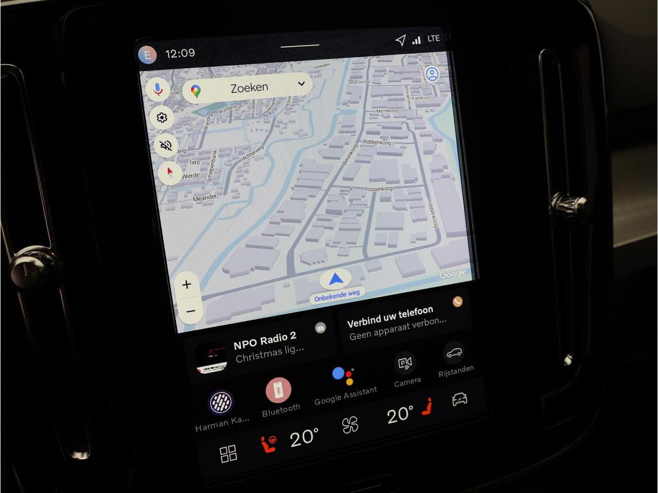 Volvo XC40 B4 197PK Plus Dark / All Season / Harman Kardon / BLIS / Adaptive Cruise / 19" / Verwarmbare Voorstoelen + Stuurwiel / Elekt. Verst. Stoelen /