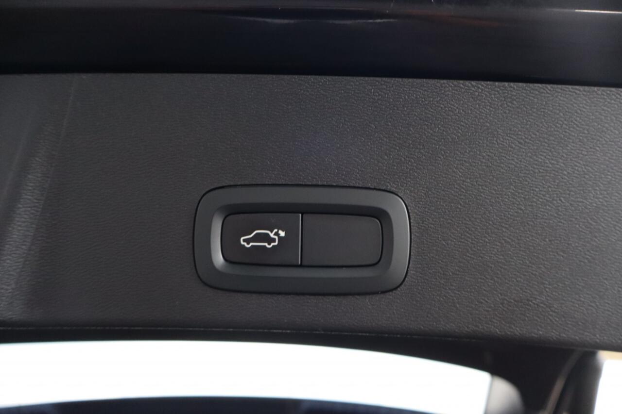 Volvo XC40 1.5 T3 | Geen import | Camera | Schuifdak | Carplay