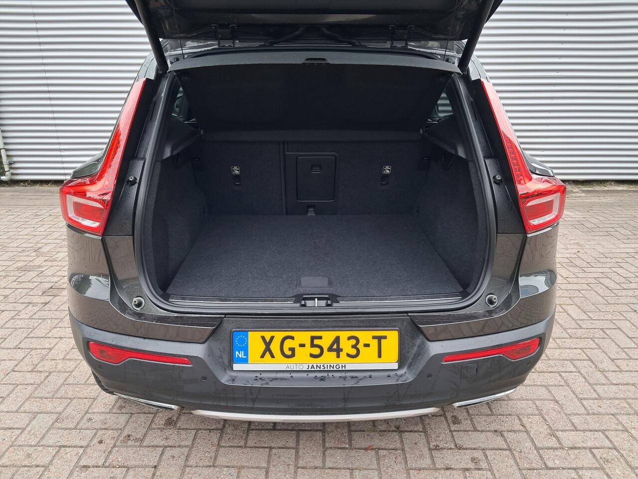 Volvo XC40 2.0!! 4 Cylinder!! T4 Inscription Automaat met Schuif/kanteldak! 1800 kg trekgewicht! | Clima | Cruise | Vol lederen bekleding! | Navigatie | Memory chairs | RIJKLAARPRIJS INCL 12 MAANDEN GARANTIE EN BEURT