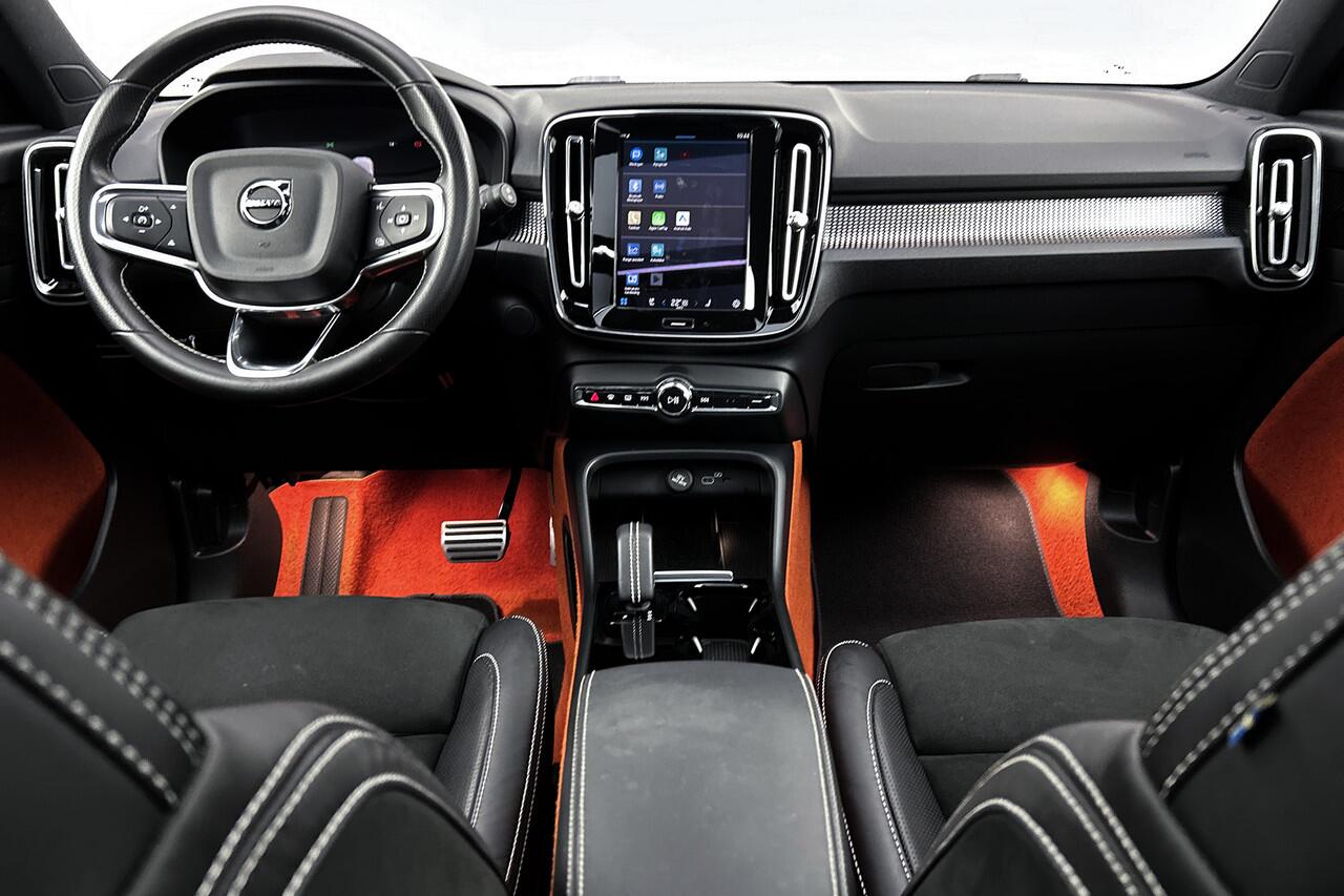Volvo XC40 Recharge P8 AWD R-Design | Panoramadak | Trekhaak | Stoelverwarming | Camera