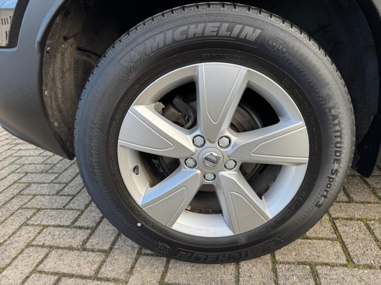 Volvo XC40 1.5 T3 Momentum 163pk + Camera + Led + Navi +Pdc - 2020