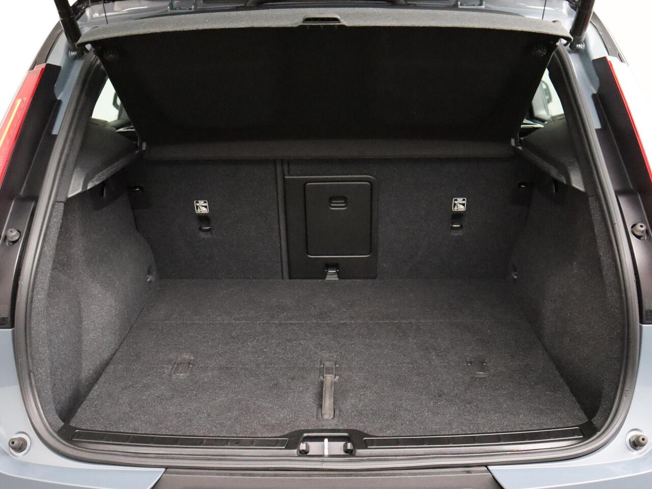 Volvo XC40 Recharge Pro Two Tone | SoH 93,7% | Panoramadak | Pilot Assist | 360° Camera!