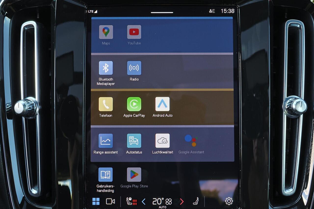 Volvo XC40 Extended Range Ultimate 82 kWh - Panorama/schuifdak - IntelliSafe Assist & Surround - 360º Camera - Harman/Kardon audio - Verwarmde voorstoelen, stuur & achterbank - Parkeersensoren voor & achter - Elektr. bedienb. voorstoelen met geheugen - Warmtepomp - 