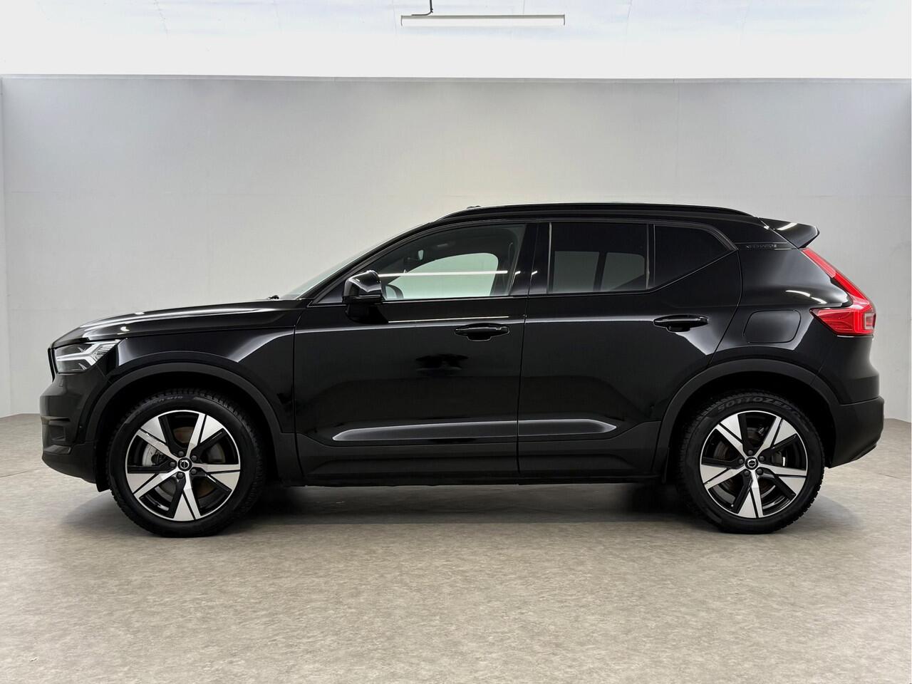 Volvo XC40 Recharge Pure Electric 69 kWh | SOH 94% | Snelladen | H/K | Pano | Memory | 360° | Virtual | Stoel/Stuur verw. | Trekh. | Adap. Cruise | Carplay | NAP