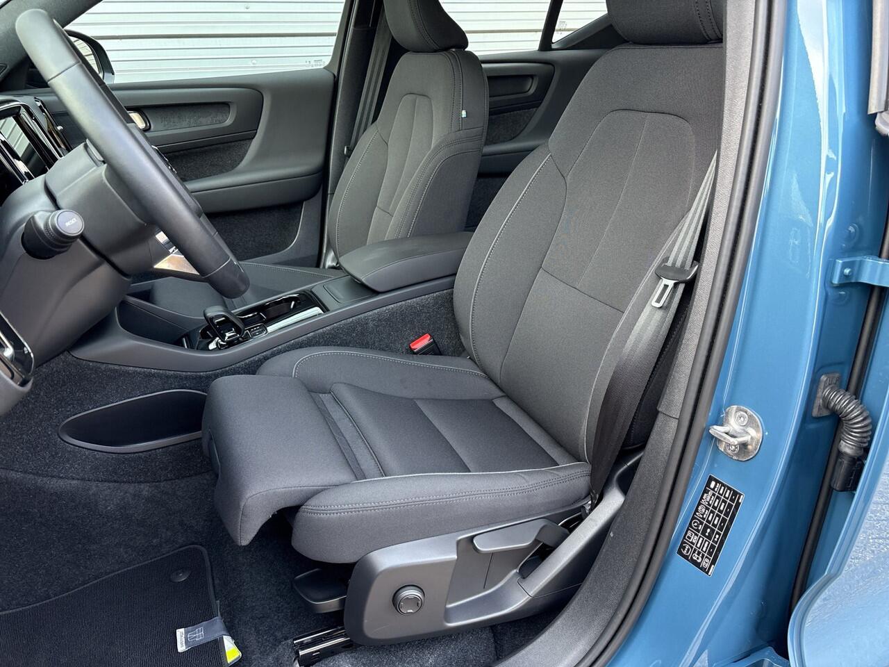 Volvo XC40 Extended Range Plus 82 kWh / Trekhaak / Achteruitrijcamera / Dodehoekdetectie / Stoelverwarming /