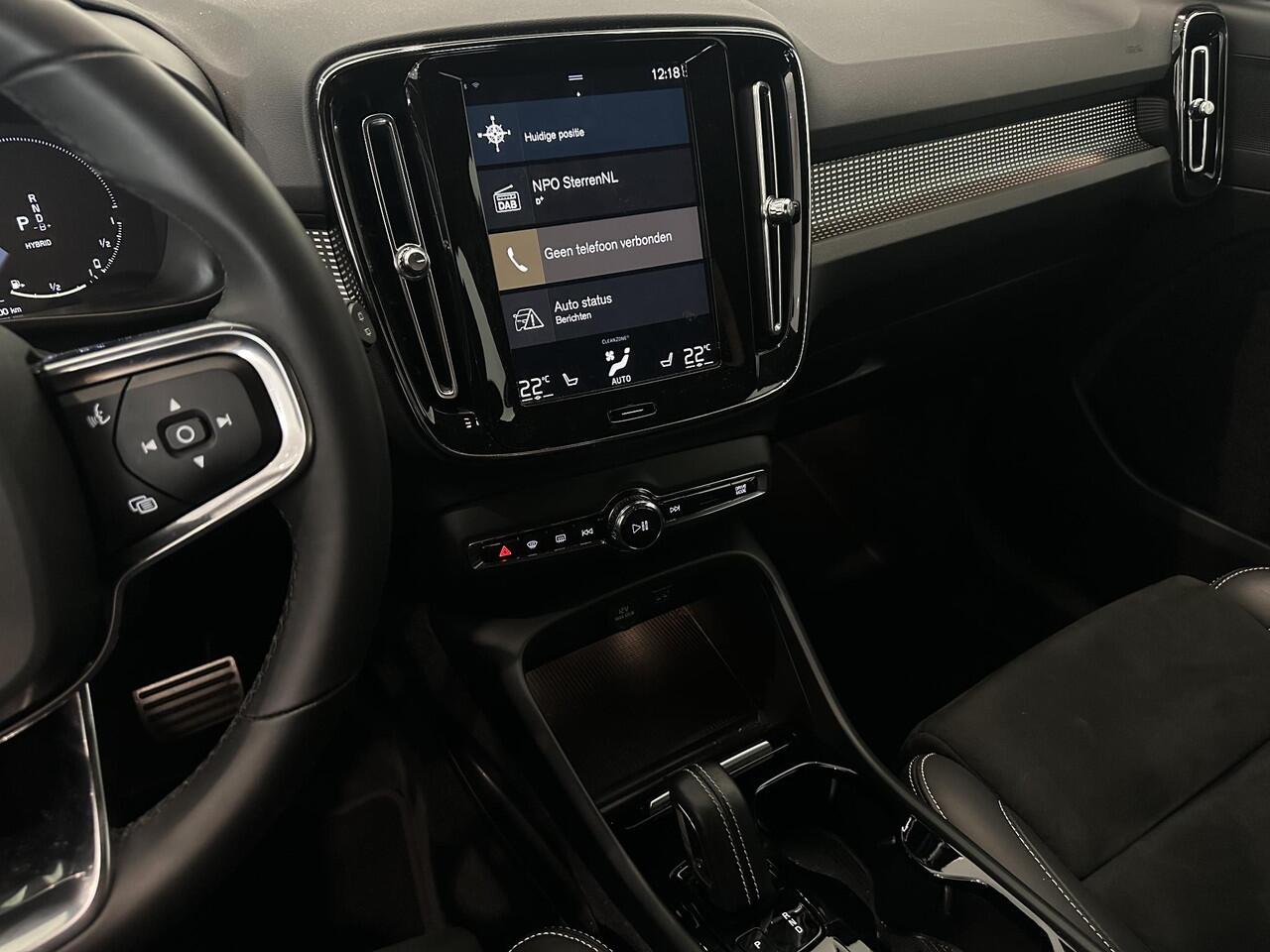 Volvo XC40 1.5 T4 Recharge R-Design | Navigatie | Climate Control | Cruise Control | Lichtmetalen velgen 18" | Apple Carplay/Android Auto | 1e eigenaar!