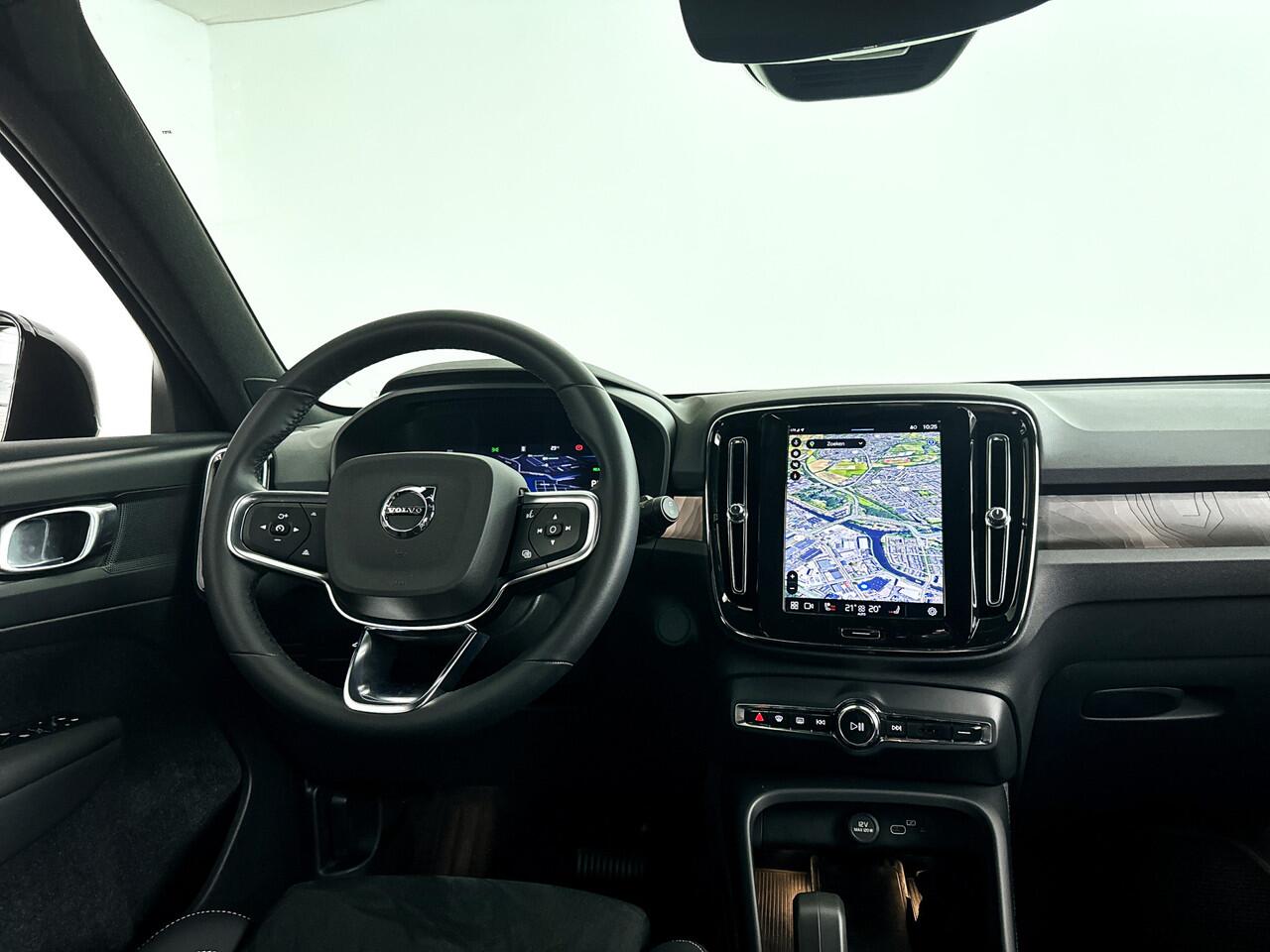 Volvo XC40 Single Motor Extended Range Plus 82 kWh | Stoel- en stuurverwarming | Parkeercamera