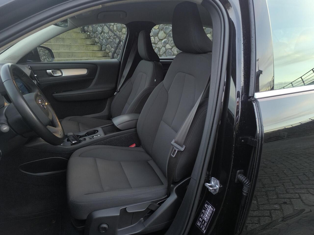 Volvo XC40 1.5 T4 Recharge Inscription Expression Trekhaak, stoel en stuur verwarming, camera, electr A klep, carplay, 1e eigenaar