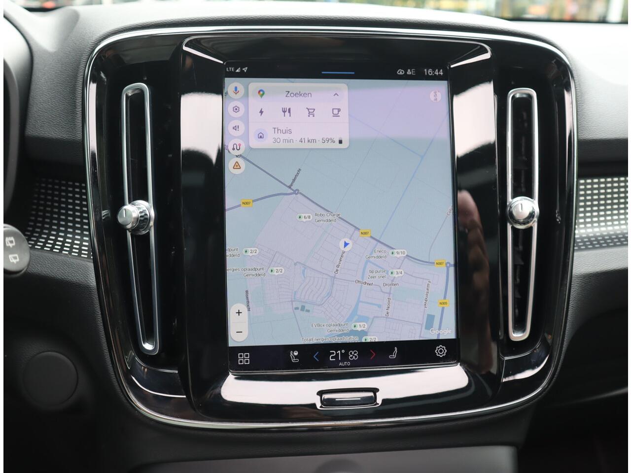 Volvo XC40 Recharge P8 AWD R-Design / SOH 92%