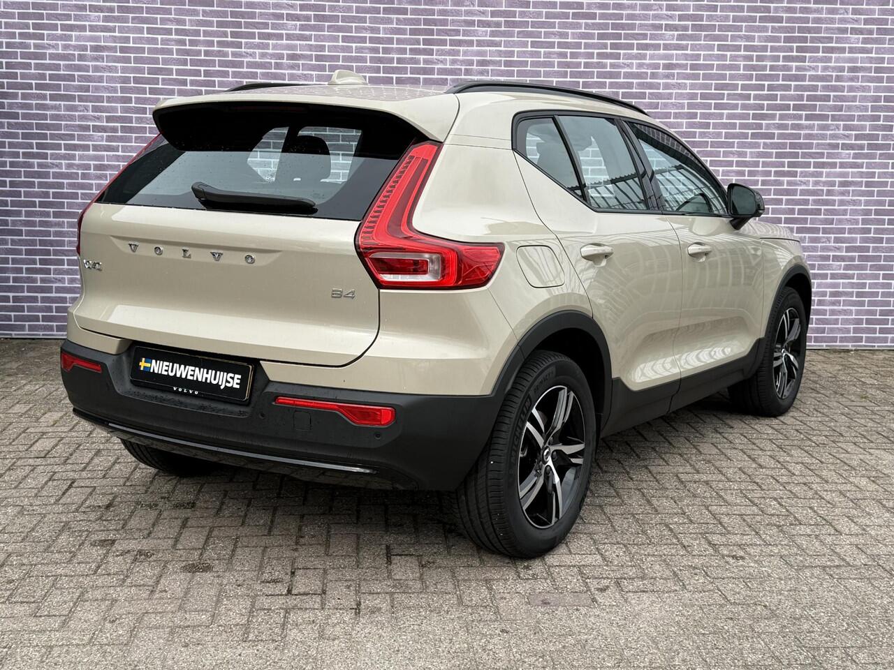Volvo XC40 2.0 B4 Plus Dark | Trekhaak | Camera | Harman/Kardon | Keyless Entry/start | elektrisch verstelbare voorstoelen |