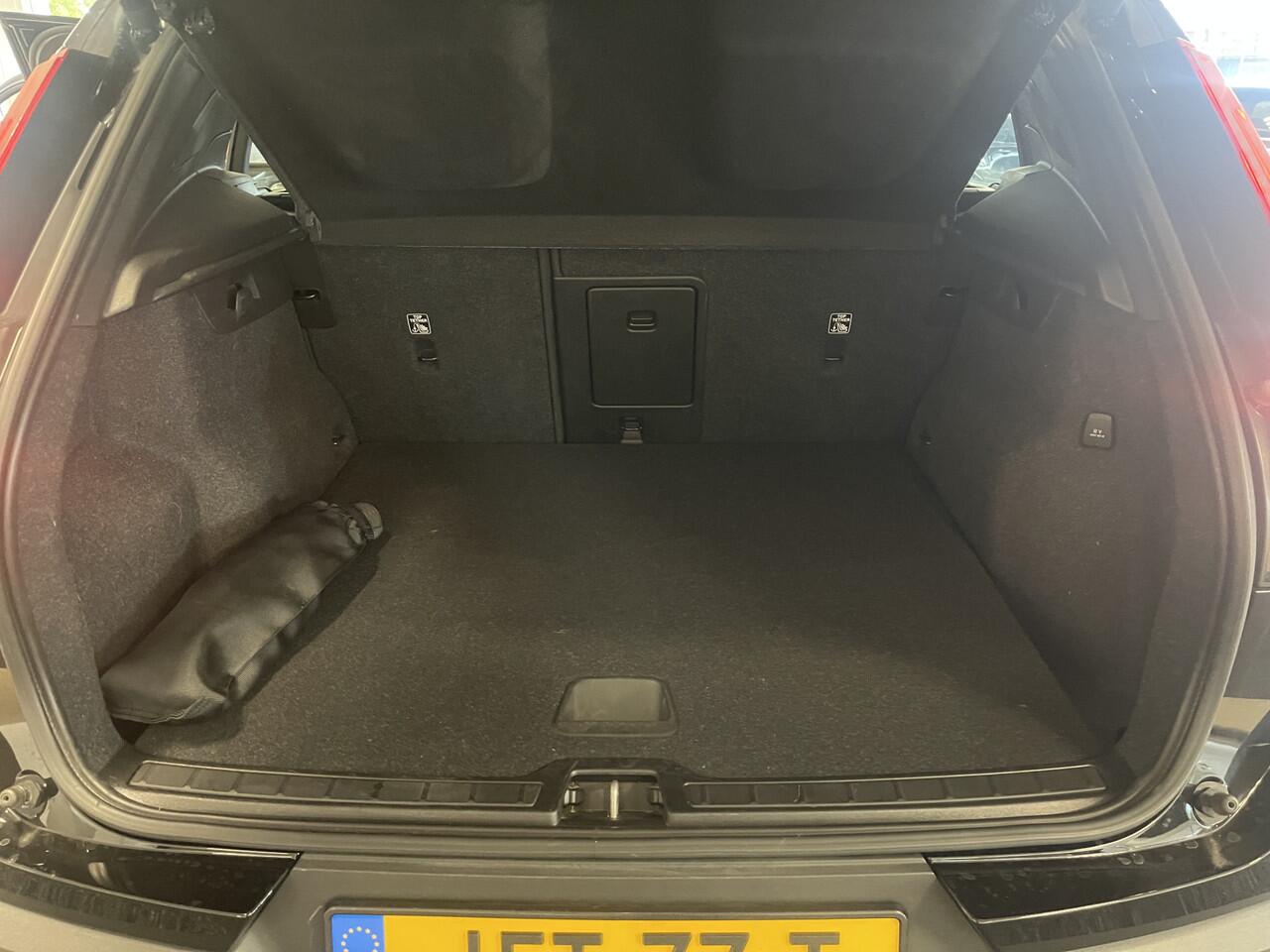 Volvo XC40 T5 Recharge plus Dark 261pk apple/android van eerste eigenaar