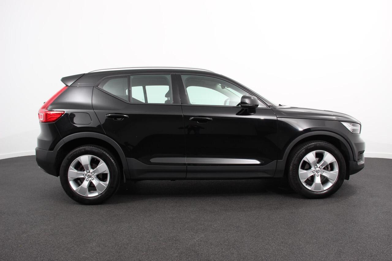 Volvo XC40 1.5 T3 163 pk Automaat Momentum Navigatie Apple Carplay / Android Auto Parkeersensor achter Adaptive Cruise Control Virtual Cockpit Stoelverwarming LED kop- en mistlampen Sensus Connect met High Performance Sound Inductielader Lane Assist