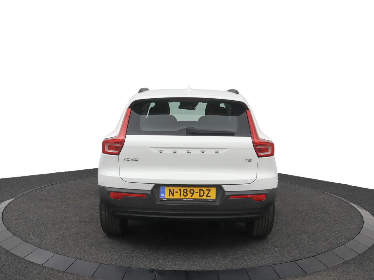 Volvo XC40 1.5 T2 Momentum Core | Navigatie | Parkeercamera