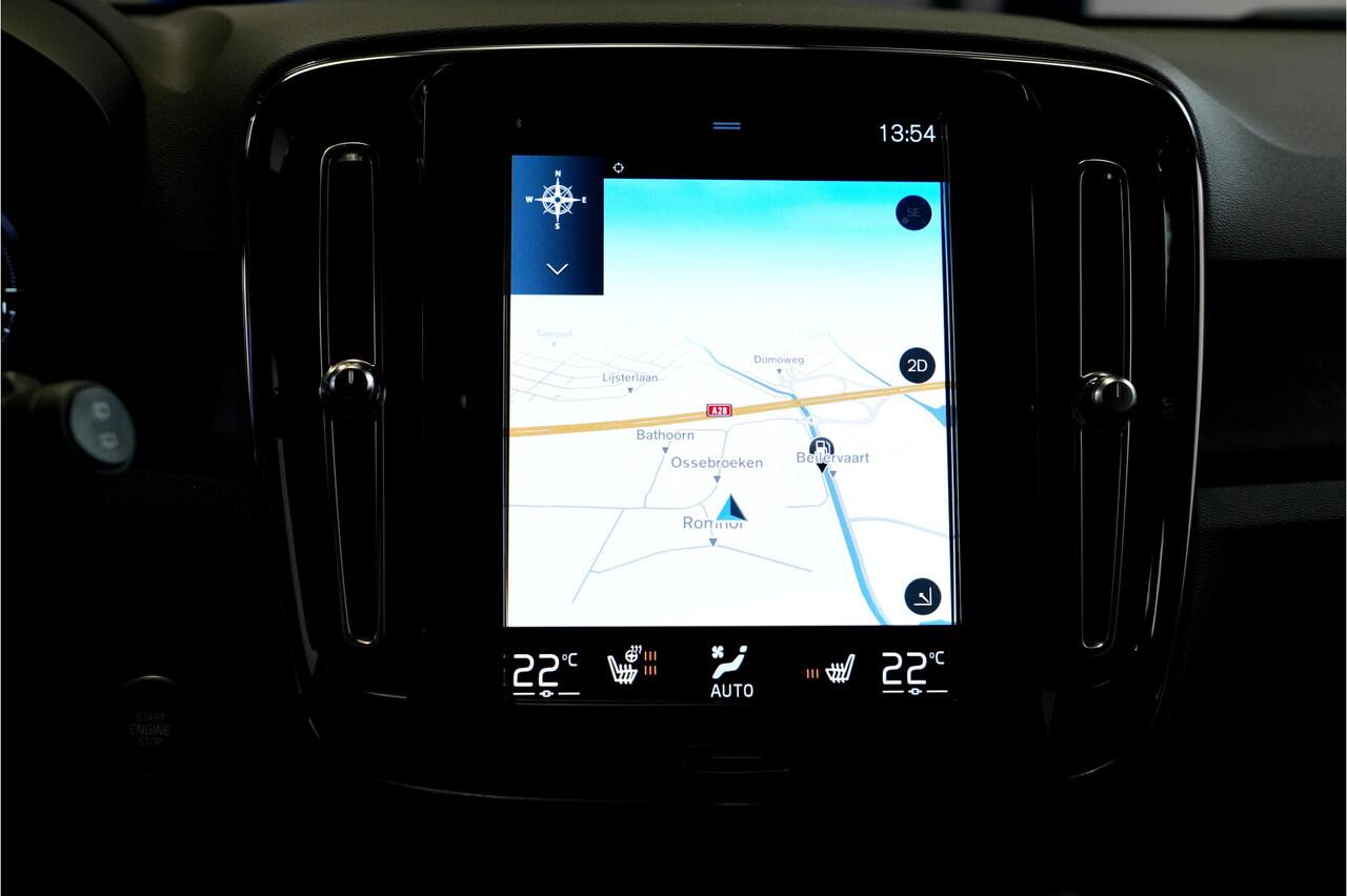 Volvo XC40 1.5 T4 155kW/211pk DCT7 Plug-in hybrid Ultimate Bright PANORAMADAK + HARMAN/KARDON + EL.TREKHAAK + ADAPT.CRUISE + MATRIX LED + LANE ASSIST + LEER/ALCANTARA + STOEL-&STUURVERWARMING + CAMERA + BLIS + EL.STOELEN + PARKSENSOREN V&A + 19" LM-VELGEN!!