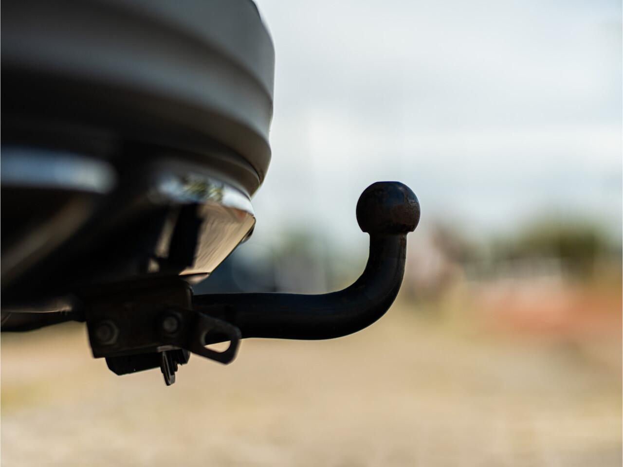 Volvo XC40 1.5 T5 Twin Engine R-Design PANO HARMAN KARDON CAMERA TREKHAAK 19 INCH STANDKACHEL