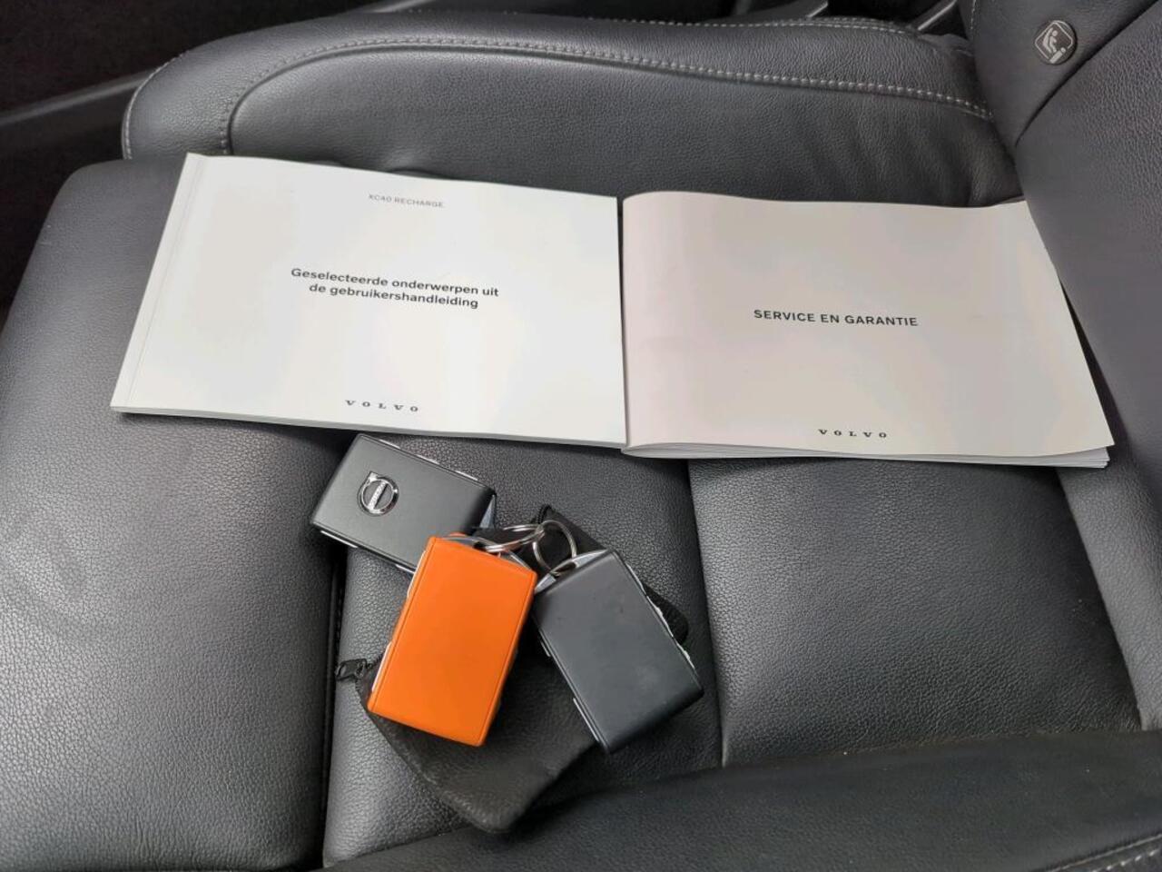 Volvo XC40 Recharge P8 AWD R-Design 1e Eigenaar | Volledig Onderh | BTW | NL-Auto | Trekhaak | Elek Stoel+memory | Elek Klep | Camera | Leder | 1 Kabel | Winterpack | Ad Cruise | Climate | Navi |