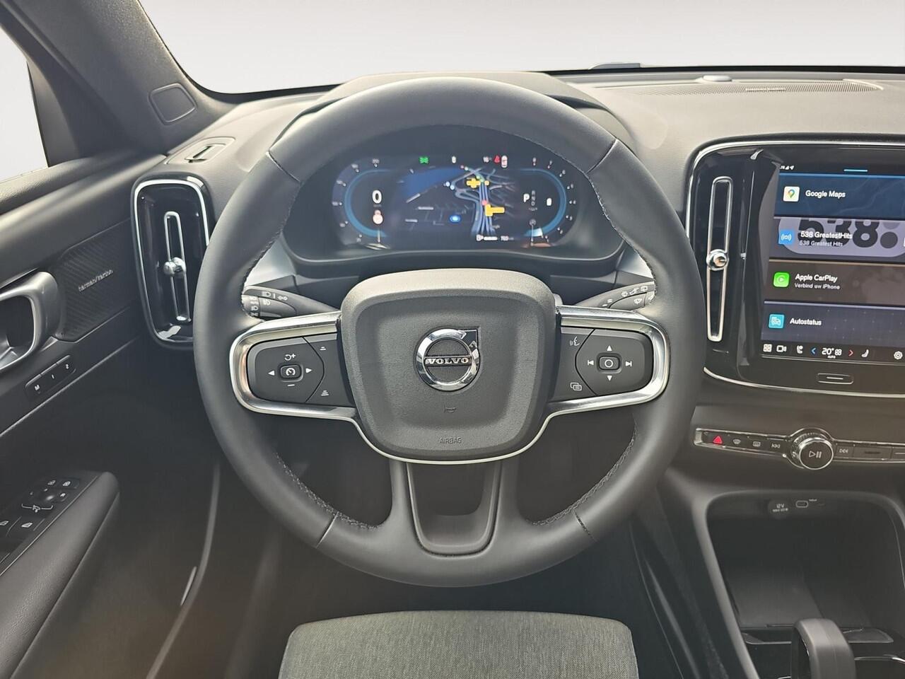 Volvo XC40 2.0 B4 Plus Dark | Trekhaak | Verwarmbare voorruit | Keyless Entry | Stoelverwarming |