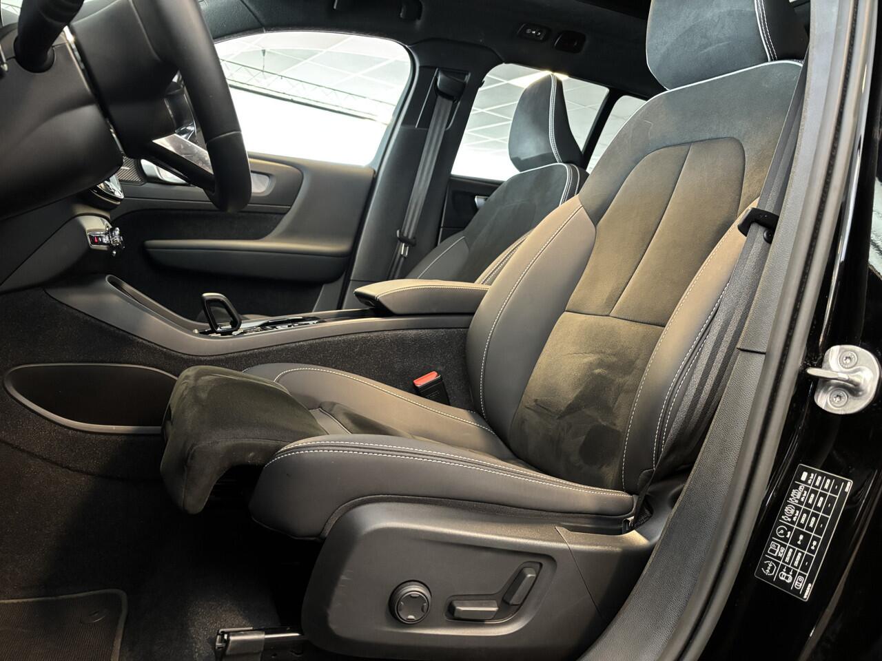 Volvo XC40 T4 Plug-in Ultimate Bright / Panoramadak / Leer - Alcantara / Harman-Kardon / Dab+ / Apple Carplay / Stuur- en Stoelverwarming / MY 2023 - Elek Trekhaak -