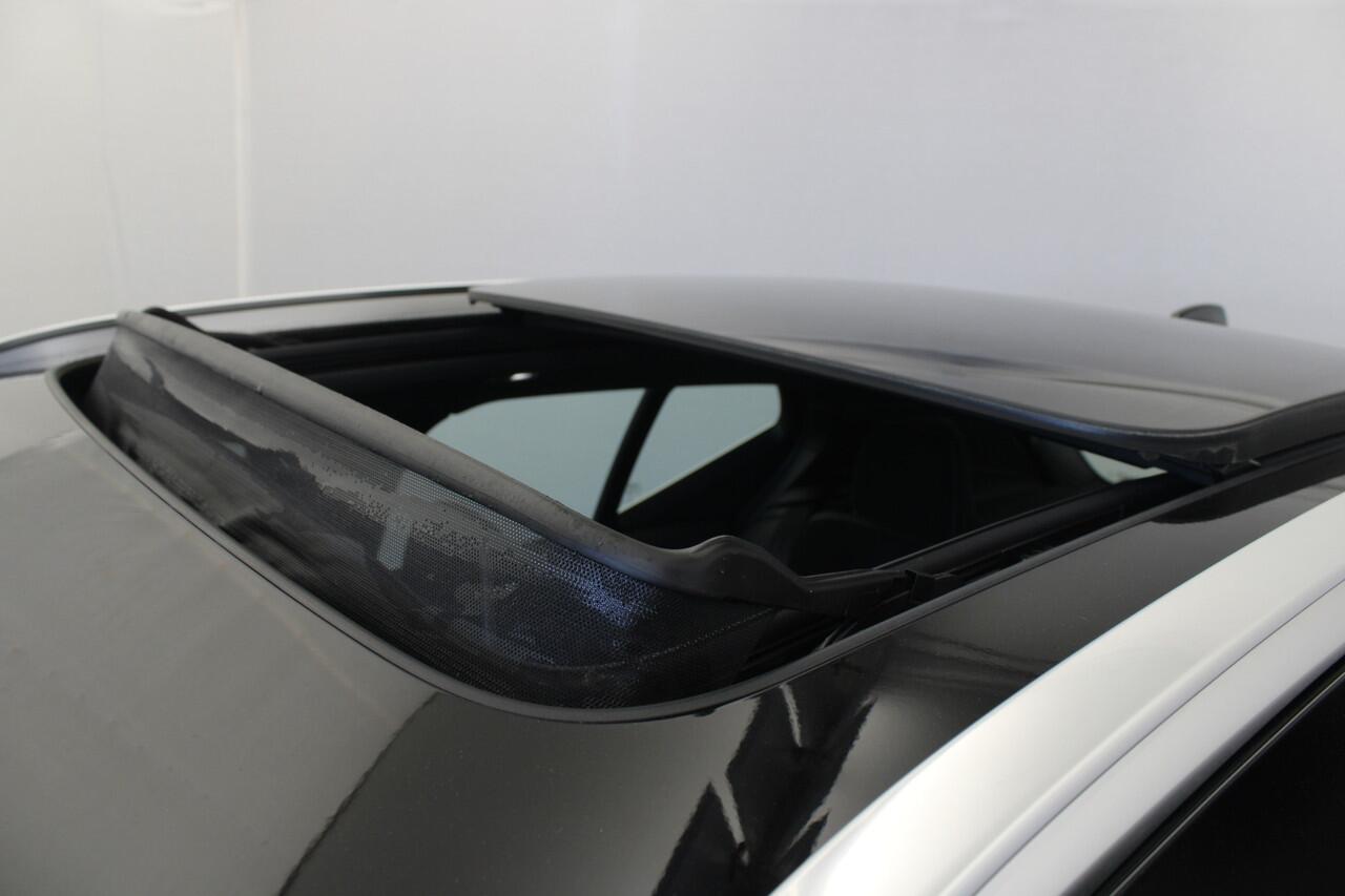 Volvo XC40 2.0 B3 Ultimate Bright |Pano|Stoel\stuur verwarming|