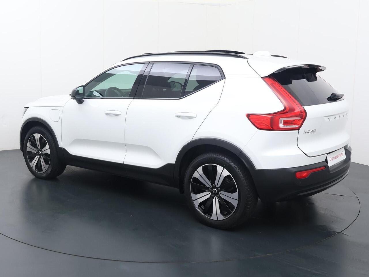 Volvo XC40 1.5 T5 Plug-in hybrid Ultimate Dark | 262 Pk | SoH 92% | Panoramadak | Wegklapbare trekhaak | Stoel-Stuur verwarming | Apple carplay - Androidauto | Navigatie |
