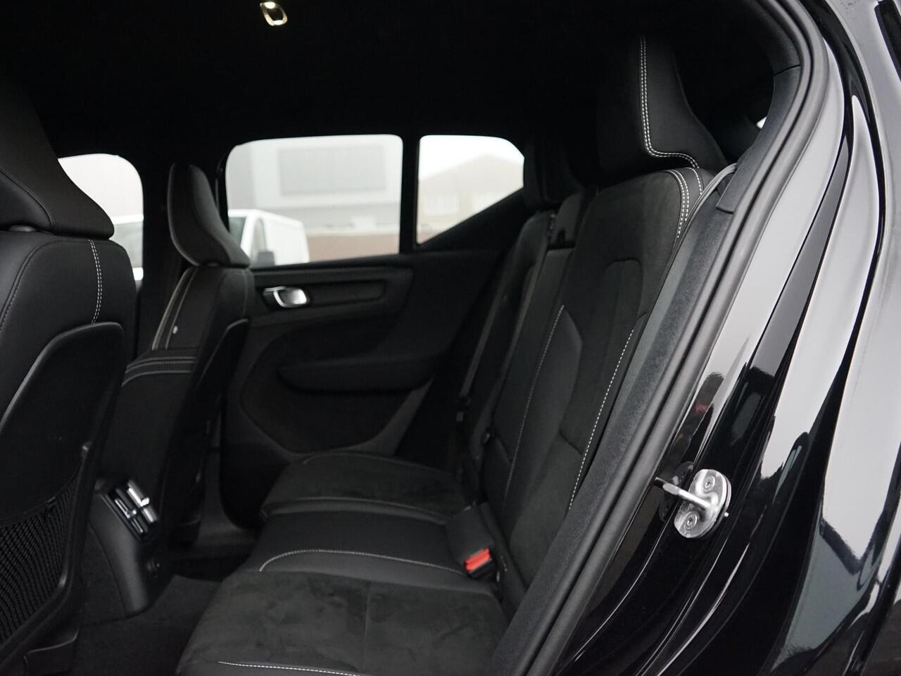 Volvo XC40 1.5 T5 Plug-in hybrid Plus Dark facelift / 1e Eig / Dealeronderh / Stoel- Stuurverwarming / Camera / Carplay / LED / Half leder