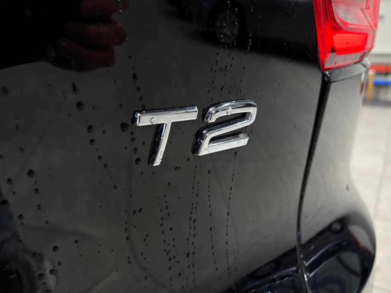 Volvo XC40 T2 Momentum Leder Panoramadak Parkeercamera 129pk