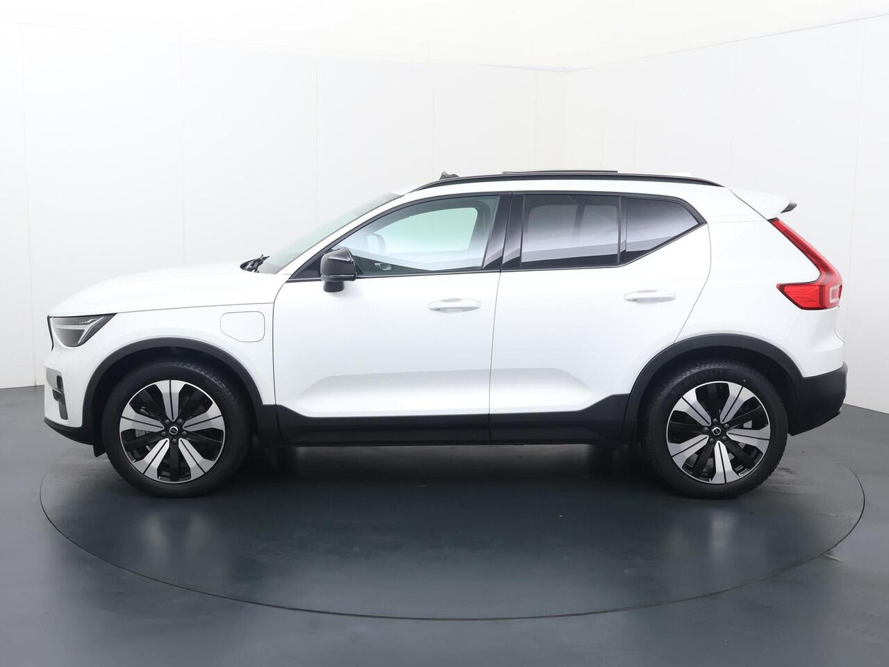 Volvo XC40 1.5 T5 Plug-in hybrid Ultimate Dark | 262 Pk | SoH 92% | Panoramadak | Wegklapbare trekhaak | Stoel-Stuur verwarming | Apple carplay - Androidauto | Navigatie |