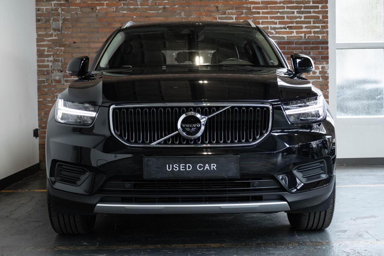 Volvo XC40 T3 Automaat Momentum | Semi Electrische wegklapbare trekhaak | 360° Parkeercamera | BLIS | Parkeersensoren voor + achter | Adaptive cruise control | Climate Control | Navigatie | Dealeronderhouden |