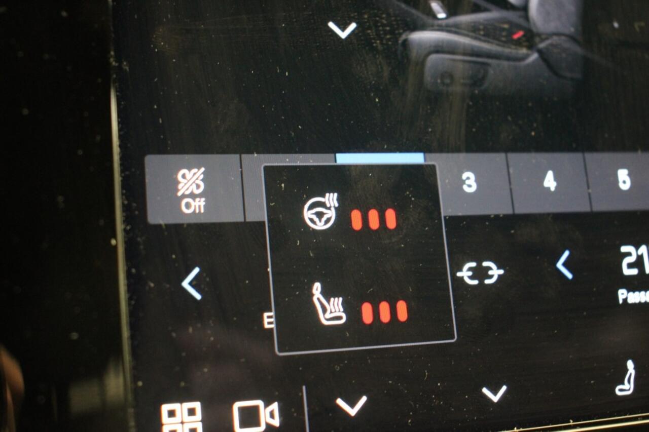 Volvo XC40 Recharge P8 AWD R-Design - Carplay, Navi, Cruise, Leer, Camera, Stoelverw. Memory