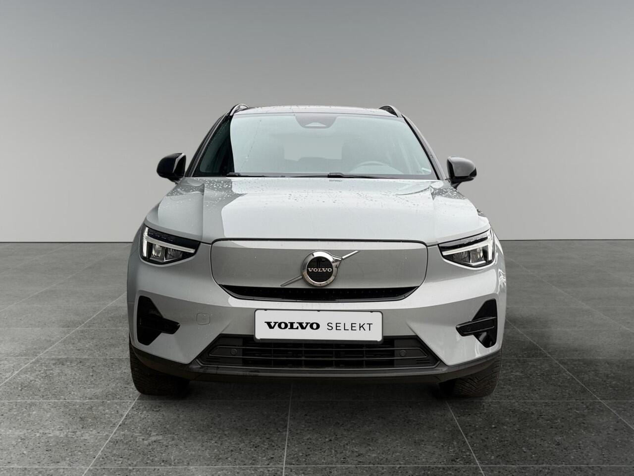 Volvo XC40 Single Motor Extended Range Plus 82 kWh | Trekhaak | Stoelverwarming | Adaptieve Cruise Control |