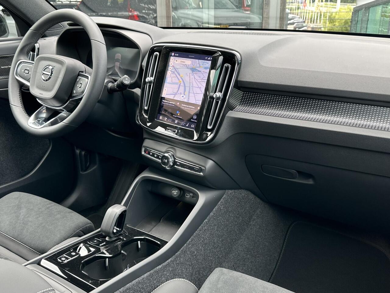 Volvo XC40 2.0 B4 Plus Black Edition Mild hybrid, Automaat, Leder/nubuck bekleding, Stoelverwarming, Stuurverwarming, 20 inch wielen