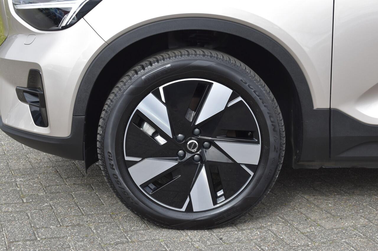 Volvo XC40 Twin 408PK AWD Plus 82 kWh | Trekhaak | ACC | Elektr. stoel | Camera | Stuurverwarming | 19"LMV