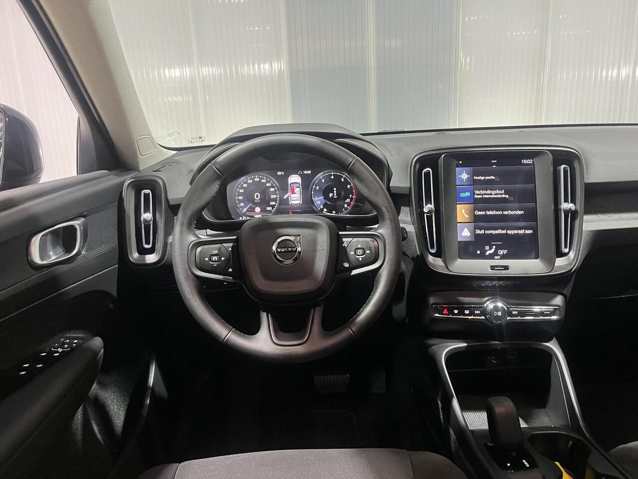 Volvo XC40 1.5 T2 Momentum | LED Koplampen | Parkeersensoren voor en achter | Camera | Navigatie | Dealer onderhouden |