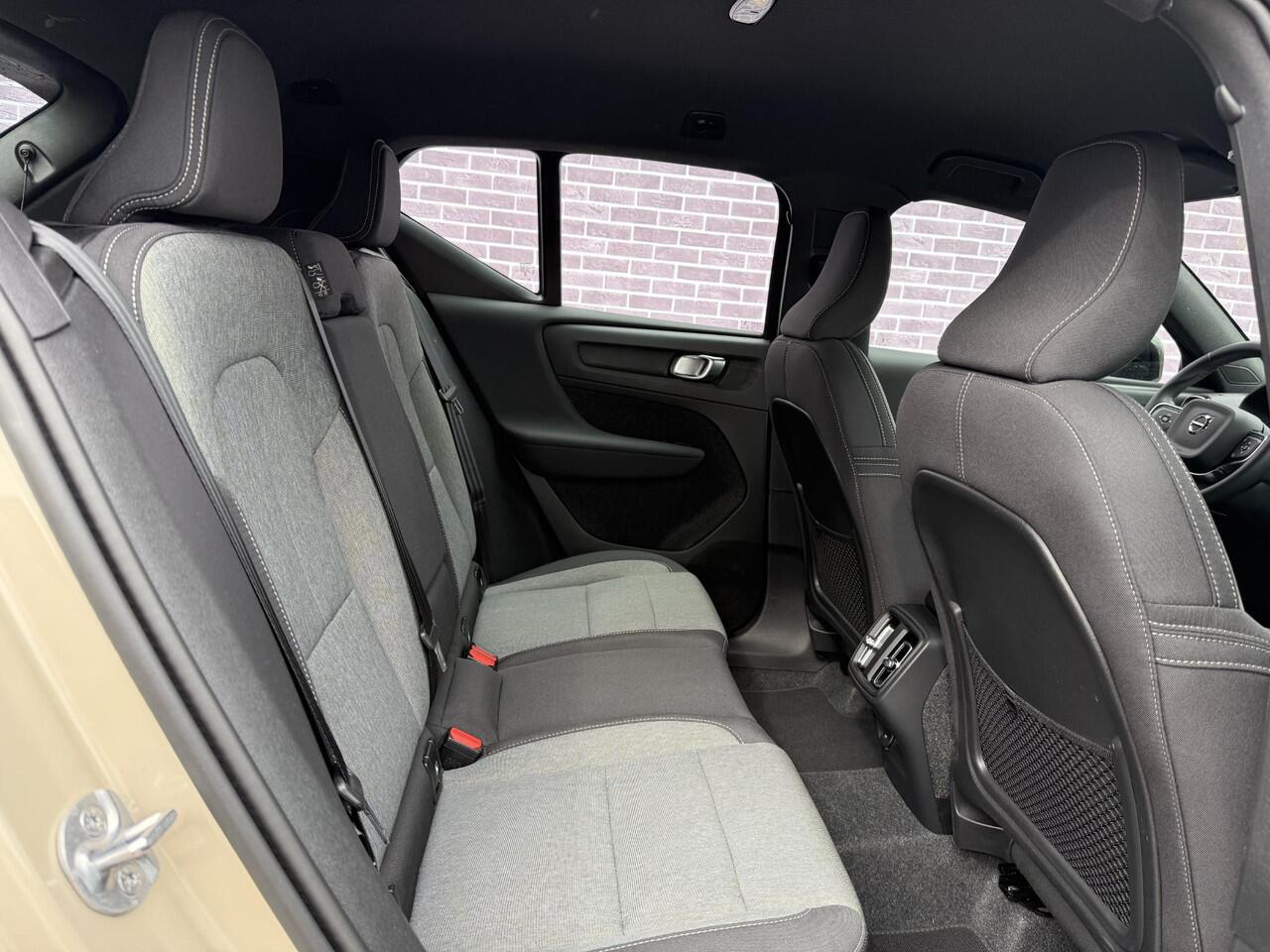 Volvo XC40 2.0 B4 Plus Dark | Trekhaak | Camera | Harman/Kardon | Keyless Entry/start | elektrisch verstelbare voorstoelen |