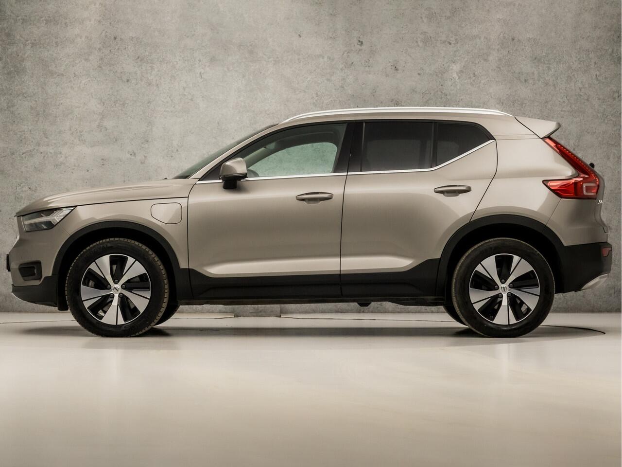 Volvo XC40 1.5 T5 Recharge Inscription 262Pk Automaat (PANORAMADAK, DEALER ONDERHOUDEN, KEYLESS ENTRY, APPLE CARPLAY, STUUR/STOEL VERWARMING, STANDKACHEL, SPORTSTOELEN, NIEUWSTAAT)