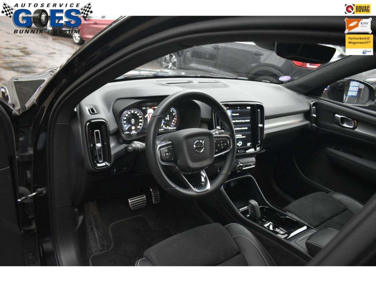 Volvo XC40 R Design | Leer | Alcatara | Elek. Trekhaak | Apple