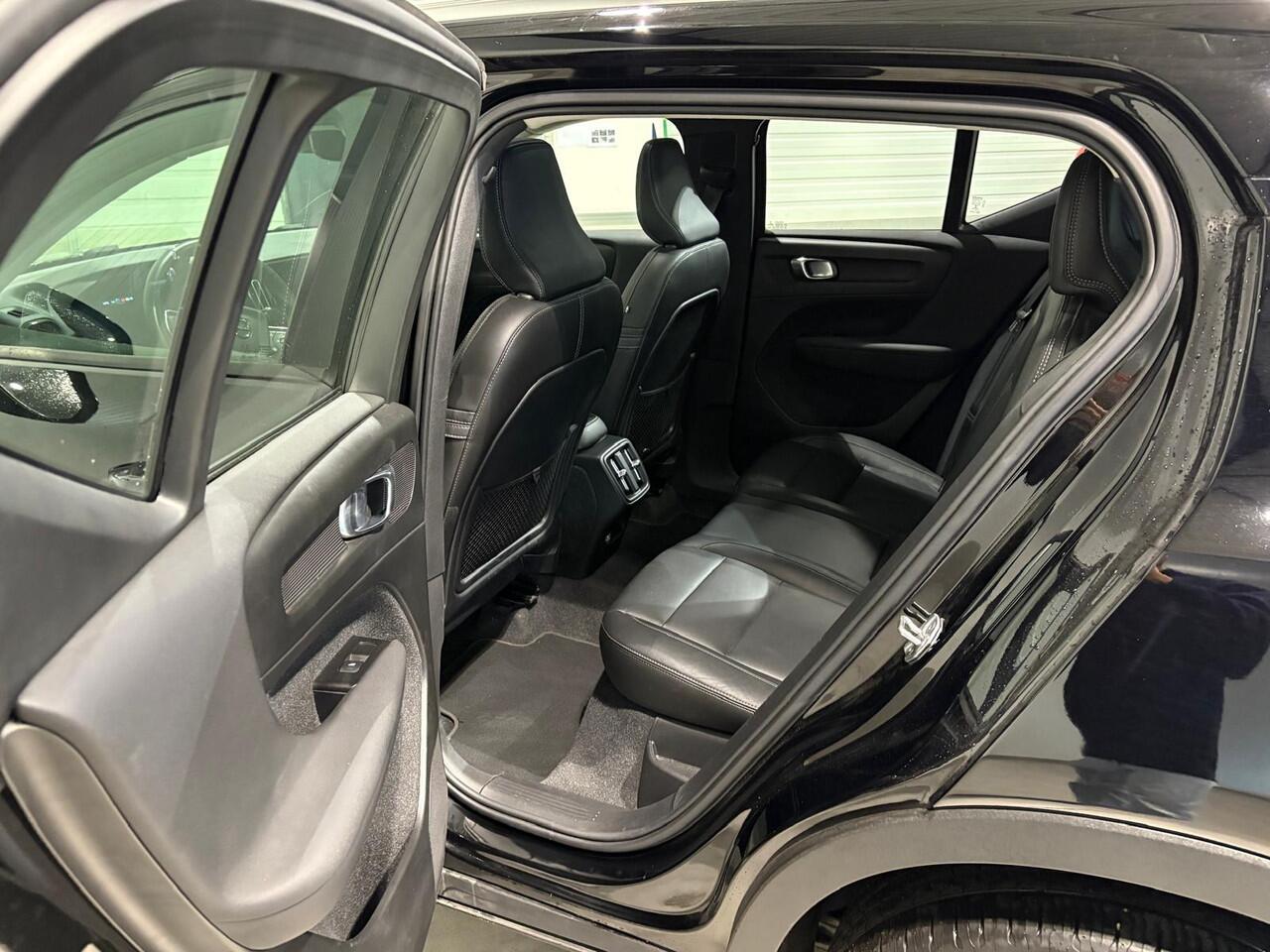 Volvo XC40 T2 Momentum Leder Panoramadak Parkeercamera 129pk