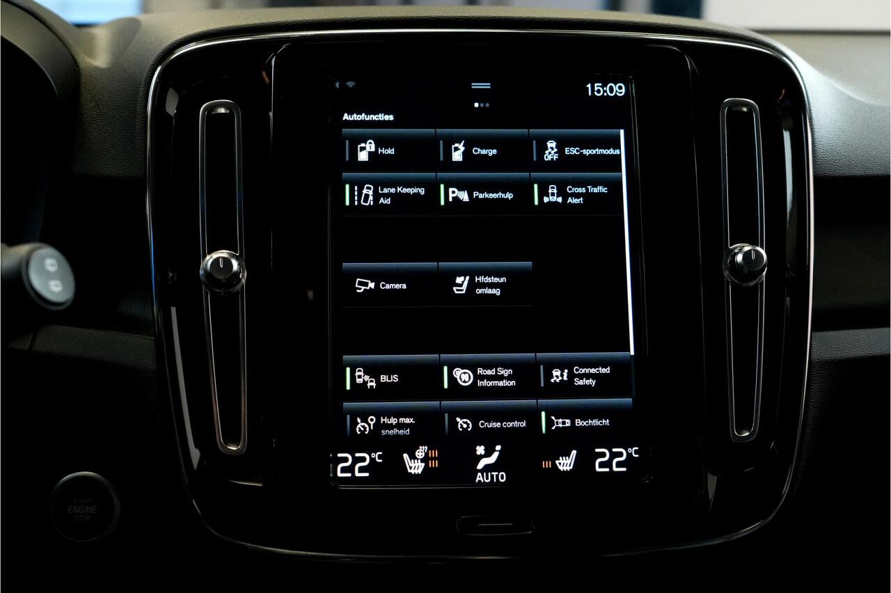 Volvo XC40 1.5 T5 Plug-in Hybrid 193kW/262pk DCT7 Ultimate Dark PANORAMADAK + HARMAN/KARDON + EL.TREKHAAK + ADAPT.CRUISE + PILOT ASSIST + NAVI SENSUS + BLIS + LANE ASSIST + EL.STOELEN + STOEL-&STUURVERWARMING + CAMERA + KEYLESS + PARKSENSOREN V&A + 19" LM-VELGEN!!