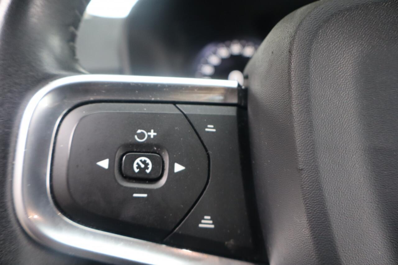 Volvo XC40 1.5 T3 R-Design | Stoelverwarming | Camera | Clima