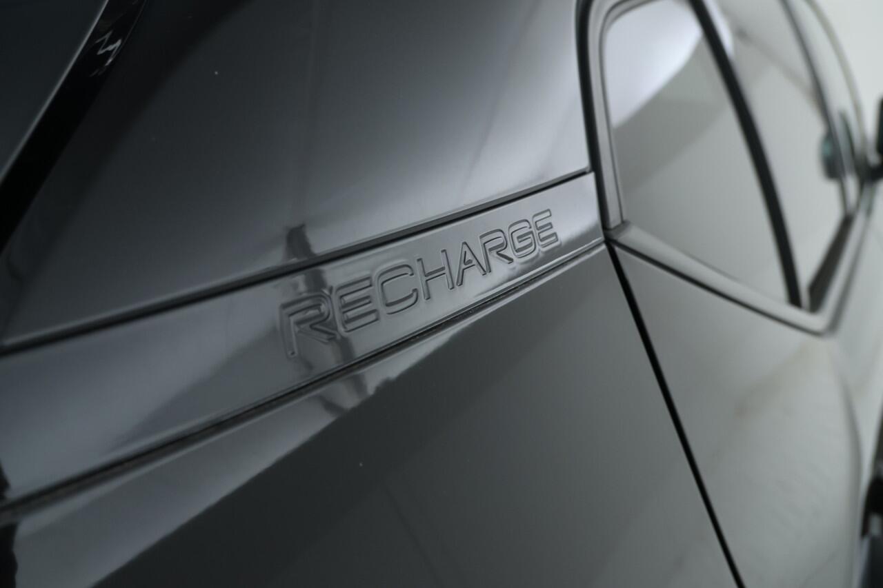 Volvo XC40 1.5 T5 Twin Engine R-Design Navigatie, Apple carplay, climate,