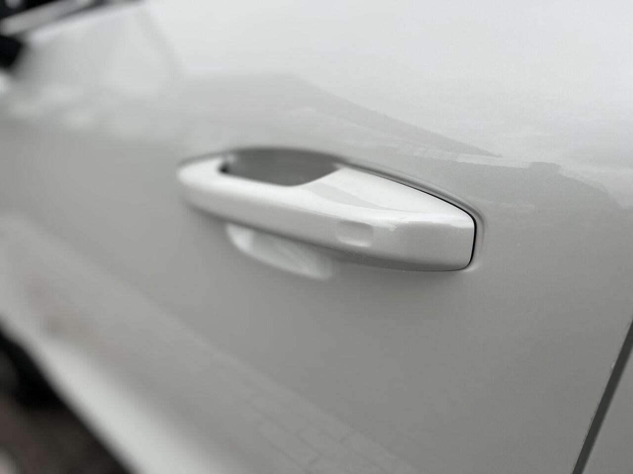 Volvo XC40 T4 Recharge Inscription | Leder | Panoromadak | Trekhaak | Automaat