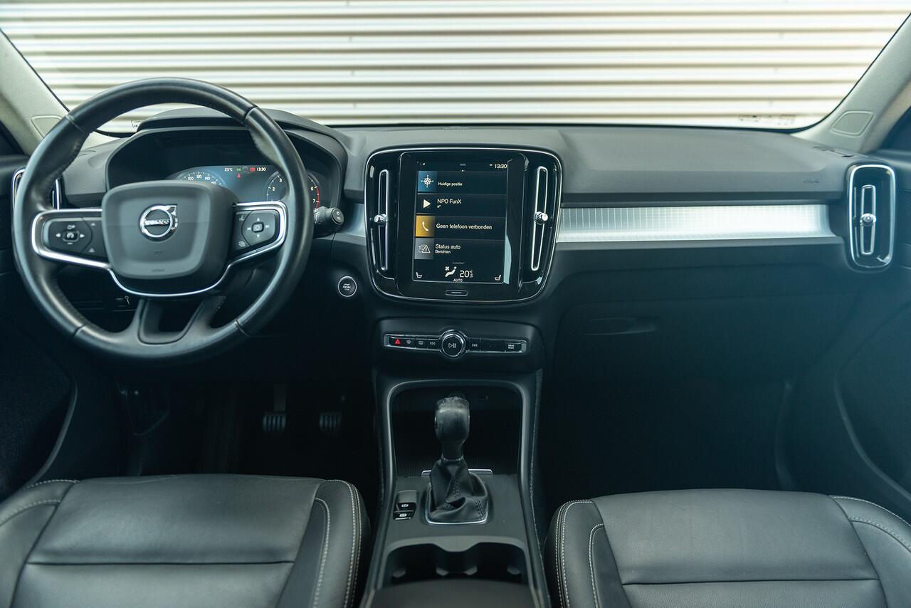 Volvo XC40 T3 Momentum Leder Trekhaak Parkeercamera Stoelverwarming 163pk