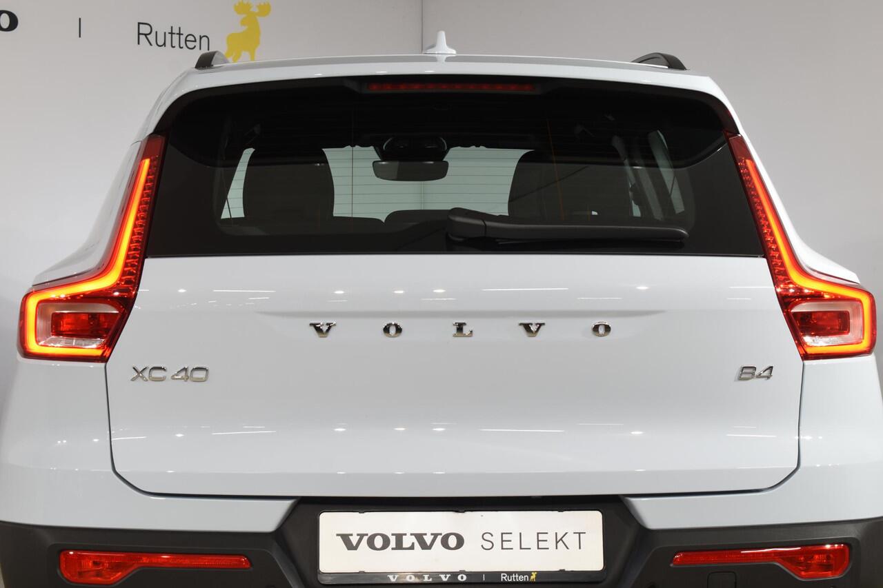 Volvo XC40 B4 211PK Automaat Plus Dark / Navigatie / Adaptive Cruise / Harman Kardon / Stuur & Stoelverwarming / Elektrische achterklep / Achteruitrijcamera / Trekhaak / Elektrische stoelverst. met geheugen