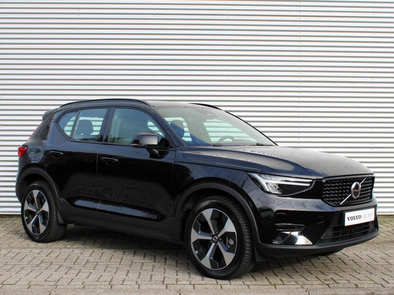 Volvo XC40 2.0 B4 Plus Dark Automaat / Trekhaak / Harman Kardon Audio / All seasonbanden / Google Maps navi